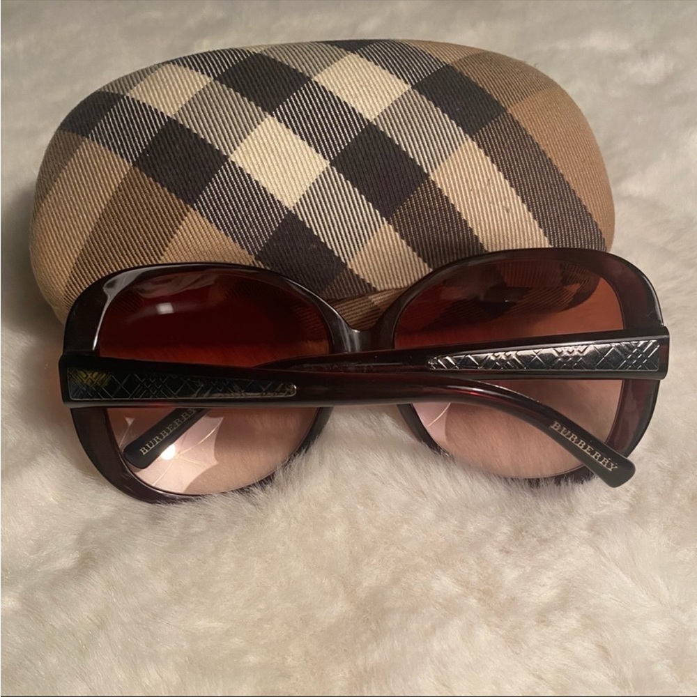 Burberry 💯Authentic - Picture 6 of 9